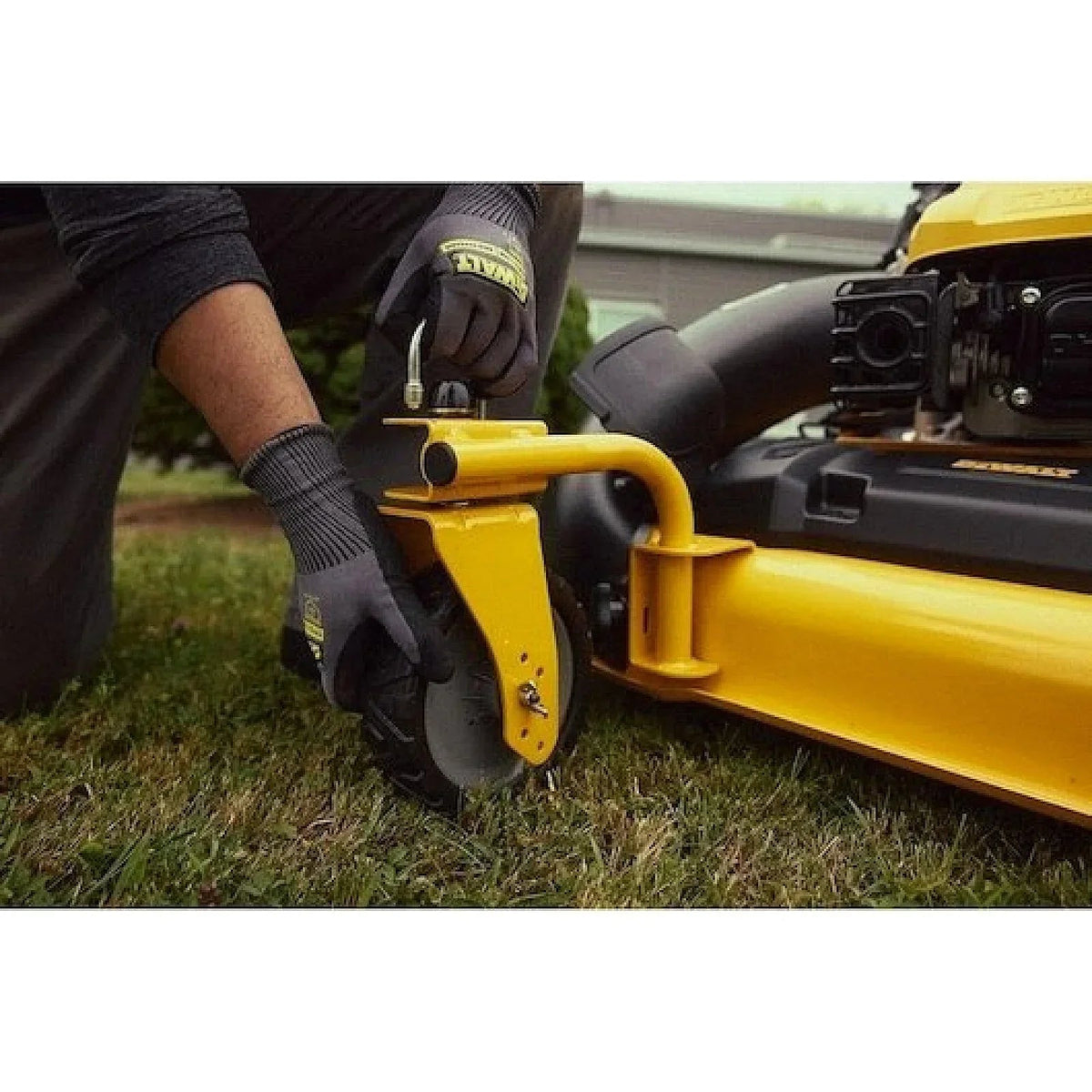 DEWALT 28 in. 224cc 3-in-1 Self-Propelled Gas Push Lawn Mower - Prioka