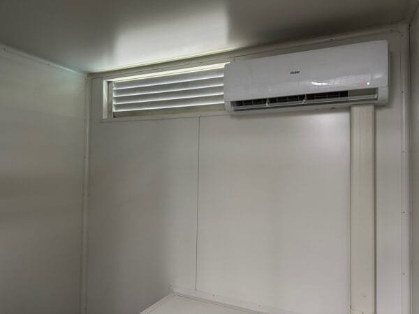 20Ft Custom-Designed Containers for Pet Transit with AC