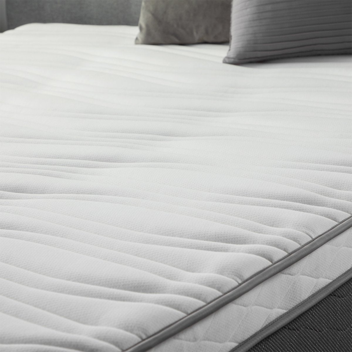Weekender 12" Euro Top Plush Hybrid Mattress - Prioka