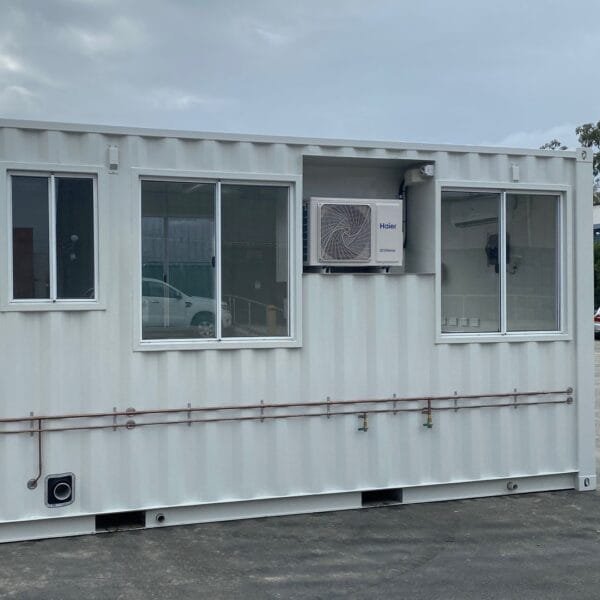 20′ standard single use container with glass windows and AC - Prioka