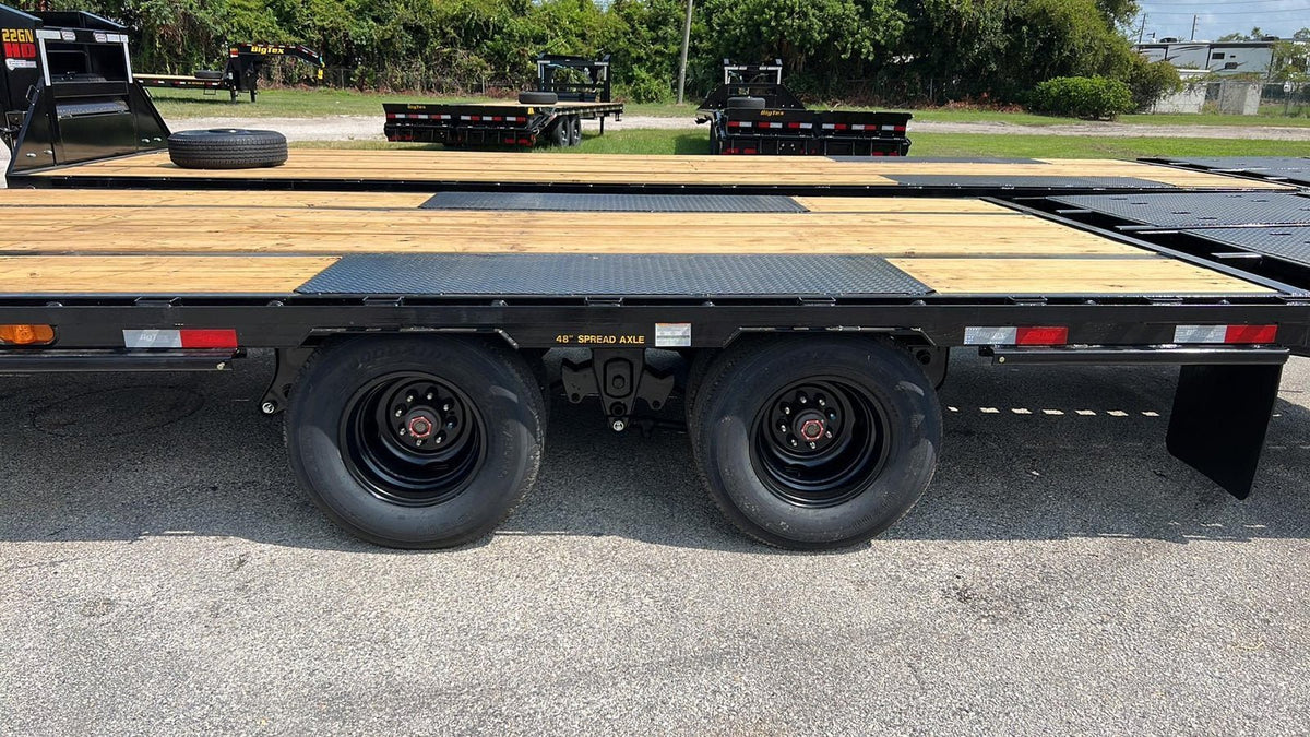 35 Foot Big Tex Tandem Dual Wheel Axle with Mega Ramp Black Gooseneck Trailer (22GN-35D5A-MRBK)