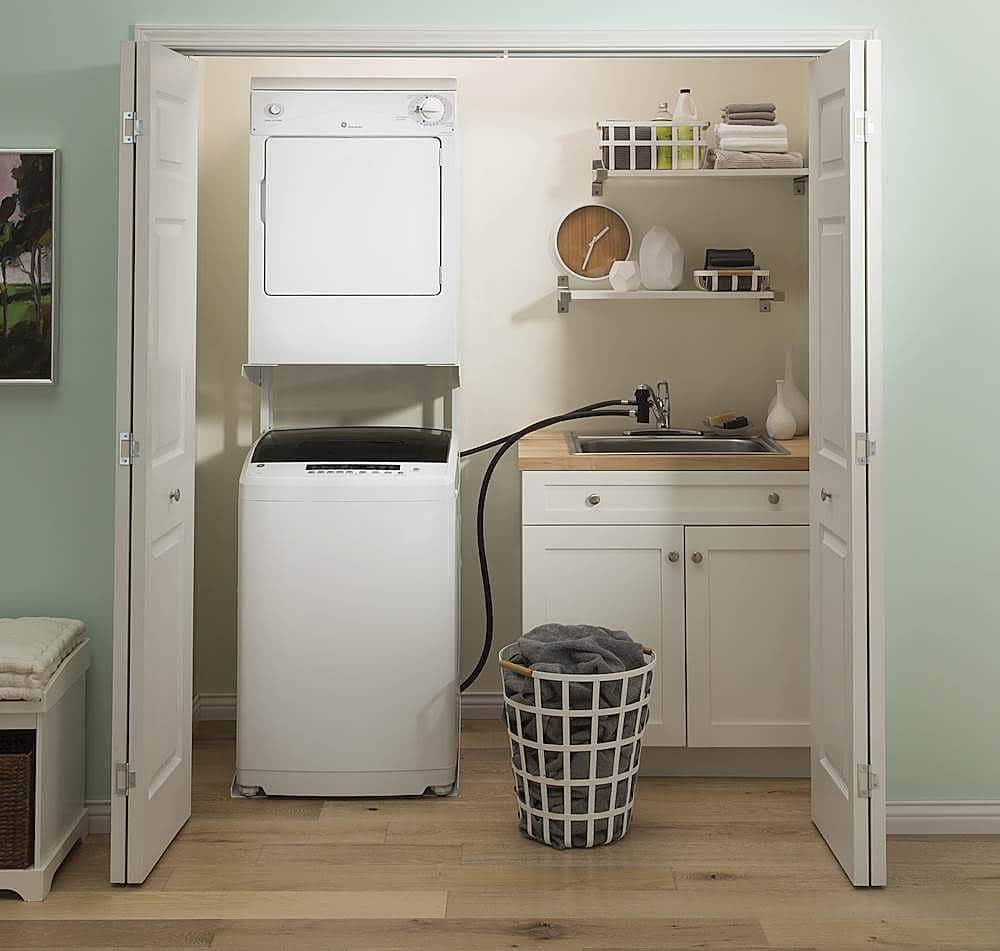 GE – 2.8 Cu. Ft. High-Efficiency Top Load Portable Washer with Stainless Steel Basket and 8 Wash Cycles – White/Black