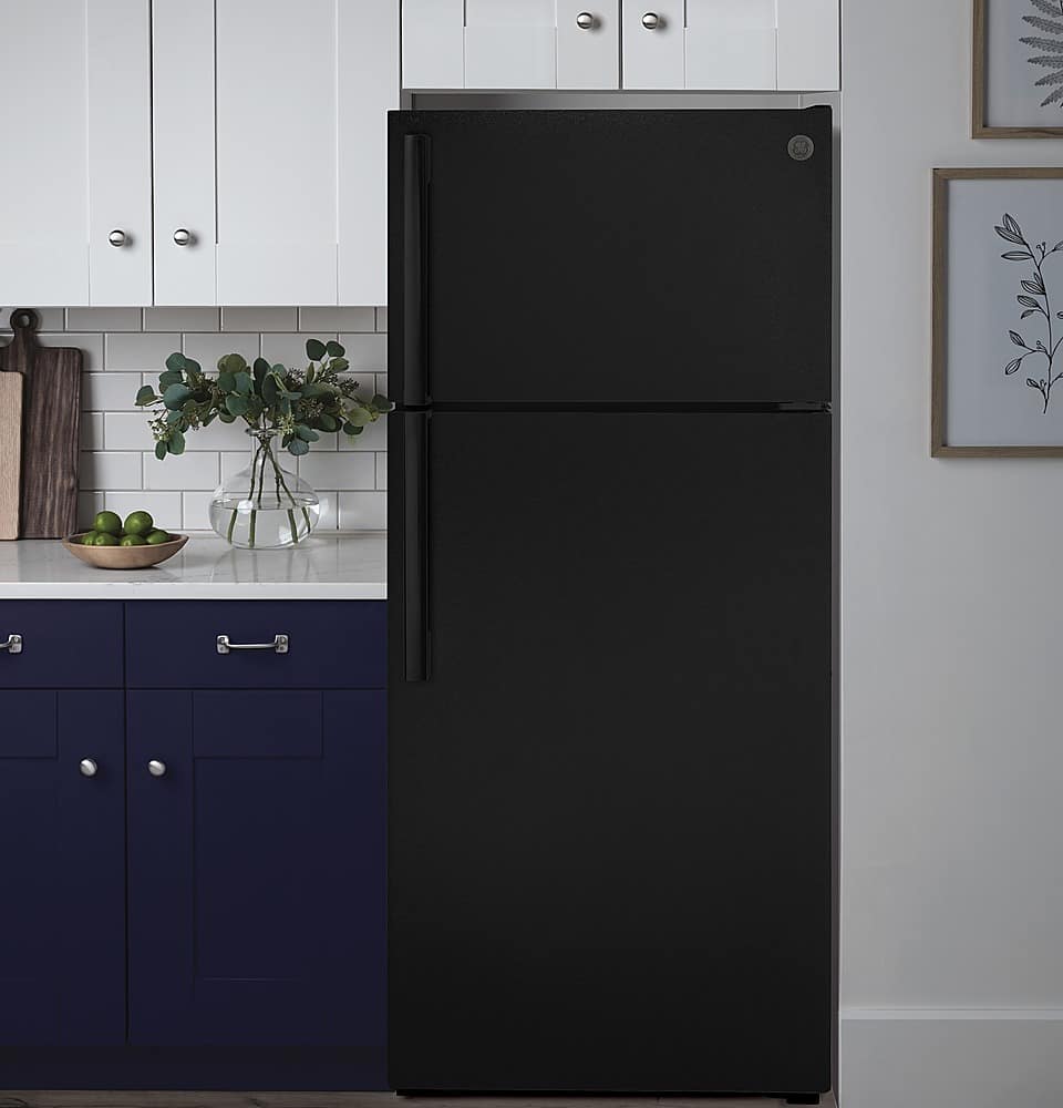 GE – 28 in. Wide 16.6 Cu. Ft. Top-Freezer Refrigerator with Edge-to-Edge Glass Shelves – Black