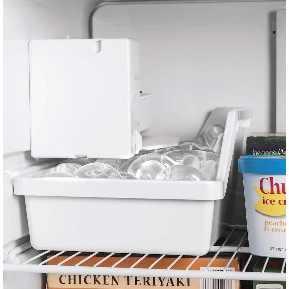 GE – 28 in. Wide 17.5 Cu. Ft. Top-Freezer Refrigerator with Edge-to-Edge Glass Shelves – White