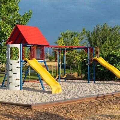 Lifetime Big Stuff Deluxe Swing Set