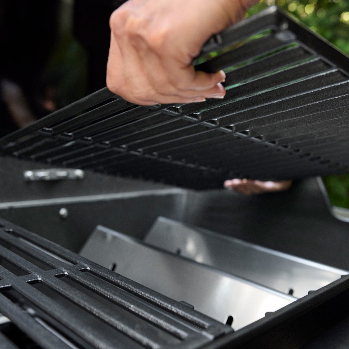 Spirit® E-325 Gas Grill Stealth® Edition (Natural Gas)