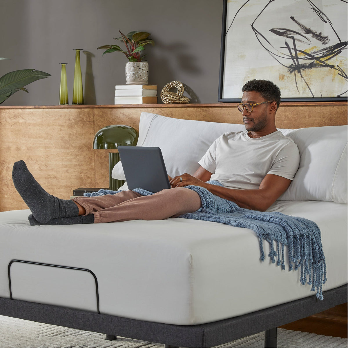 Beautyrest baselogic™ Platinum Head and Foot Adjustable Base with Massage - Prioka