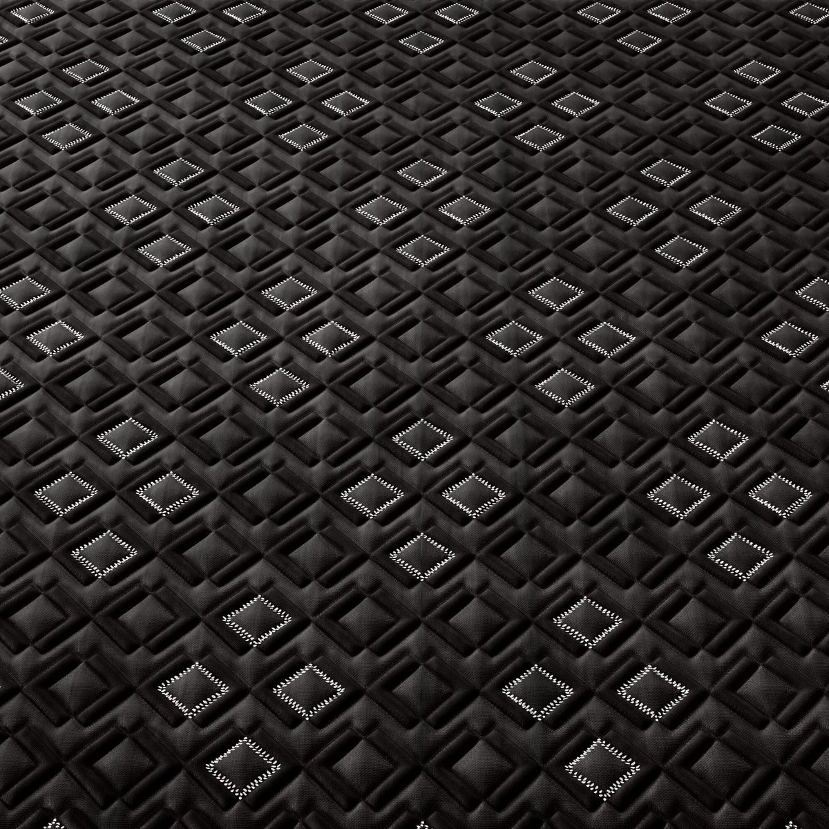 Beautyrest Black XCS Series Three Medium Hybrid Mattress - Prioka