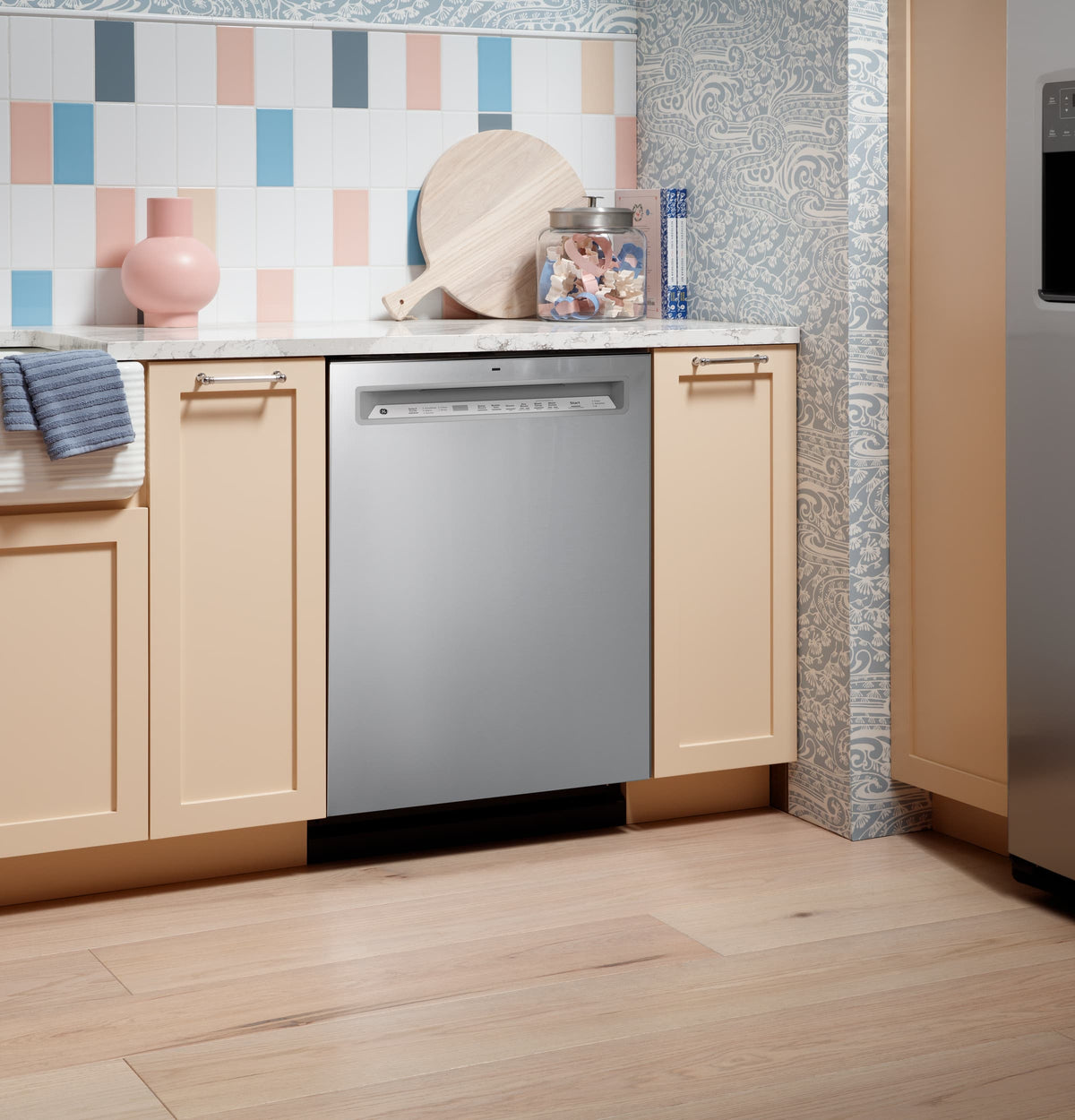GE – 24″ Front Control Built-In Stainless Steel Tub Dishwasher with 3rd Rack, Sanitize Cycle and 47 dBA – Slate