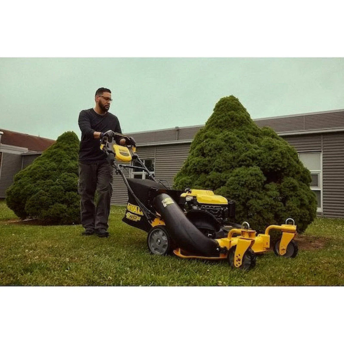 DEWALT 28 in. 224cc 3-in-1 Self-Propelled Gas Push Lawn Mower - Prioka