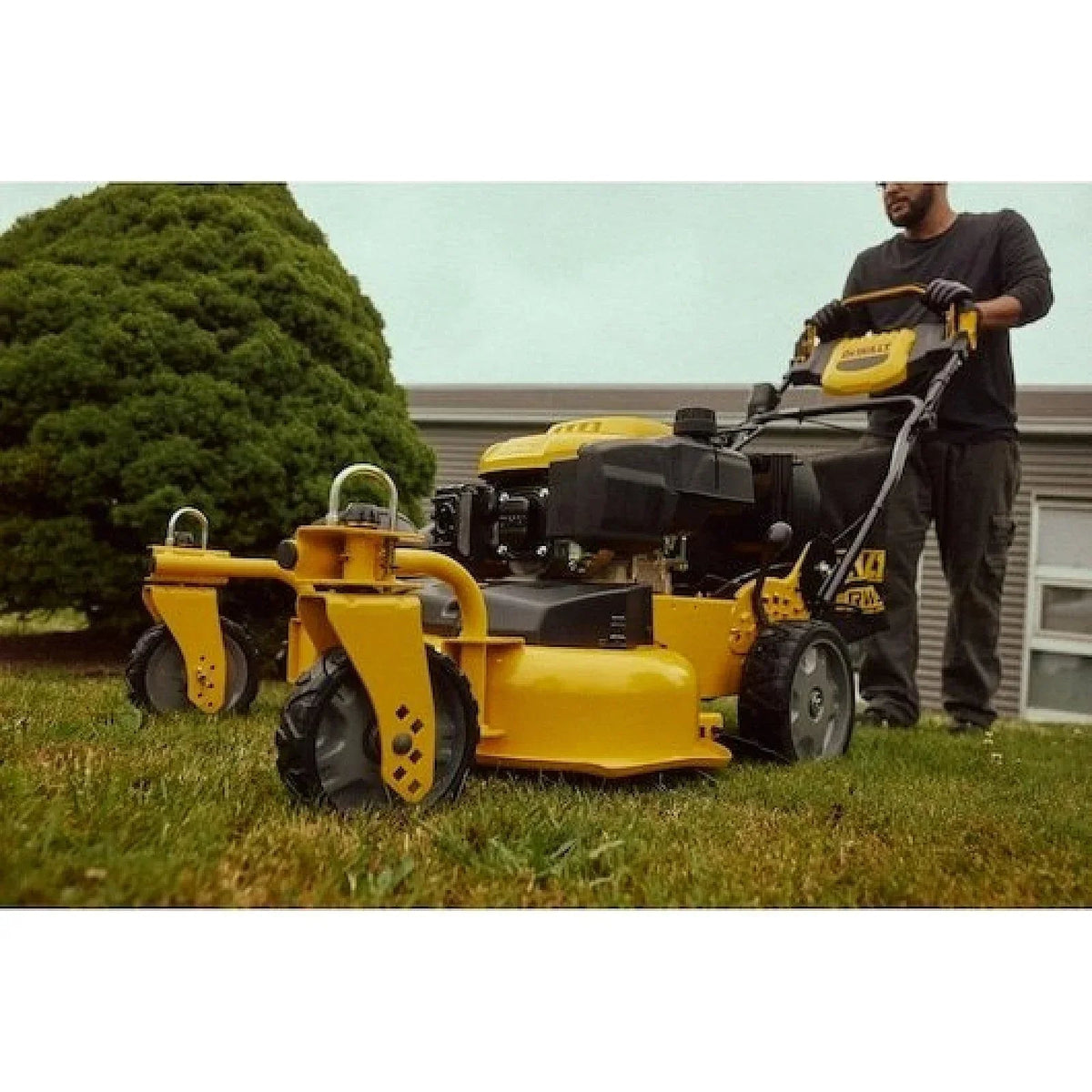 DEWALT 28 in. 224cc 3-in-1 Self-Propelled Gas Push Lawn Mower - Prioka