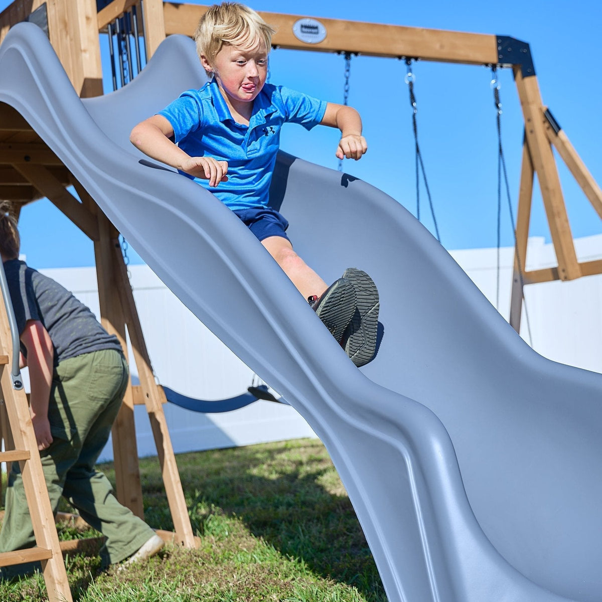 Dover Bay Swing Set with Monkey Bars - Prioka