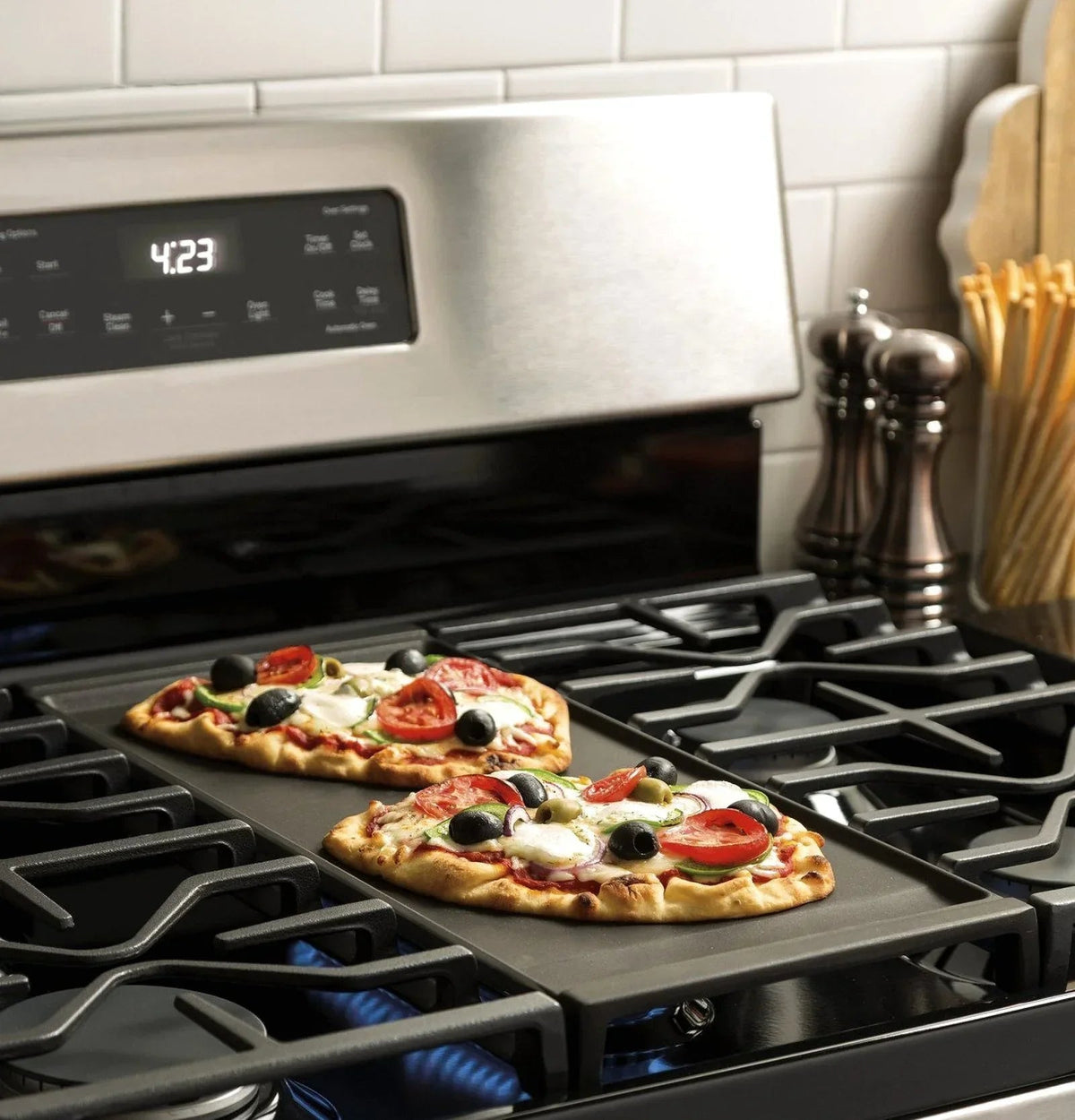 GE 30-Inch Freestanding Gas Range with 4.8 cu. ft. Oven Capacity and Sealed Cooktop Burners - Prioka