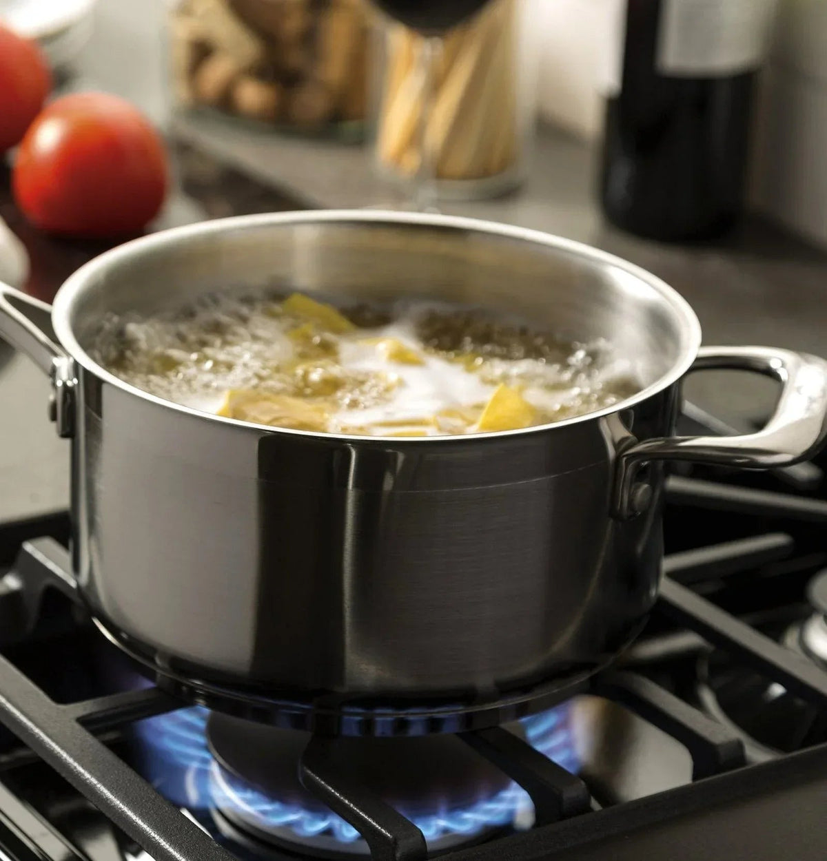 GE 30-Inch Freestanding Gas Range with 4.8 cu. ft. Oven Capacity and Sealed Cooktop Burners - Prioka