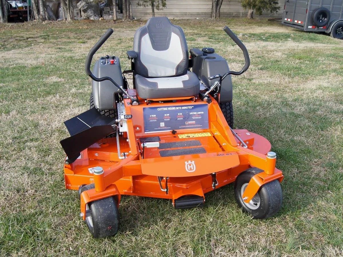 Husqvarna MZ61 61″ Zero Turn Lawns Mowers 24HP KAW (Scratch and Dent) - Prioka