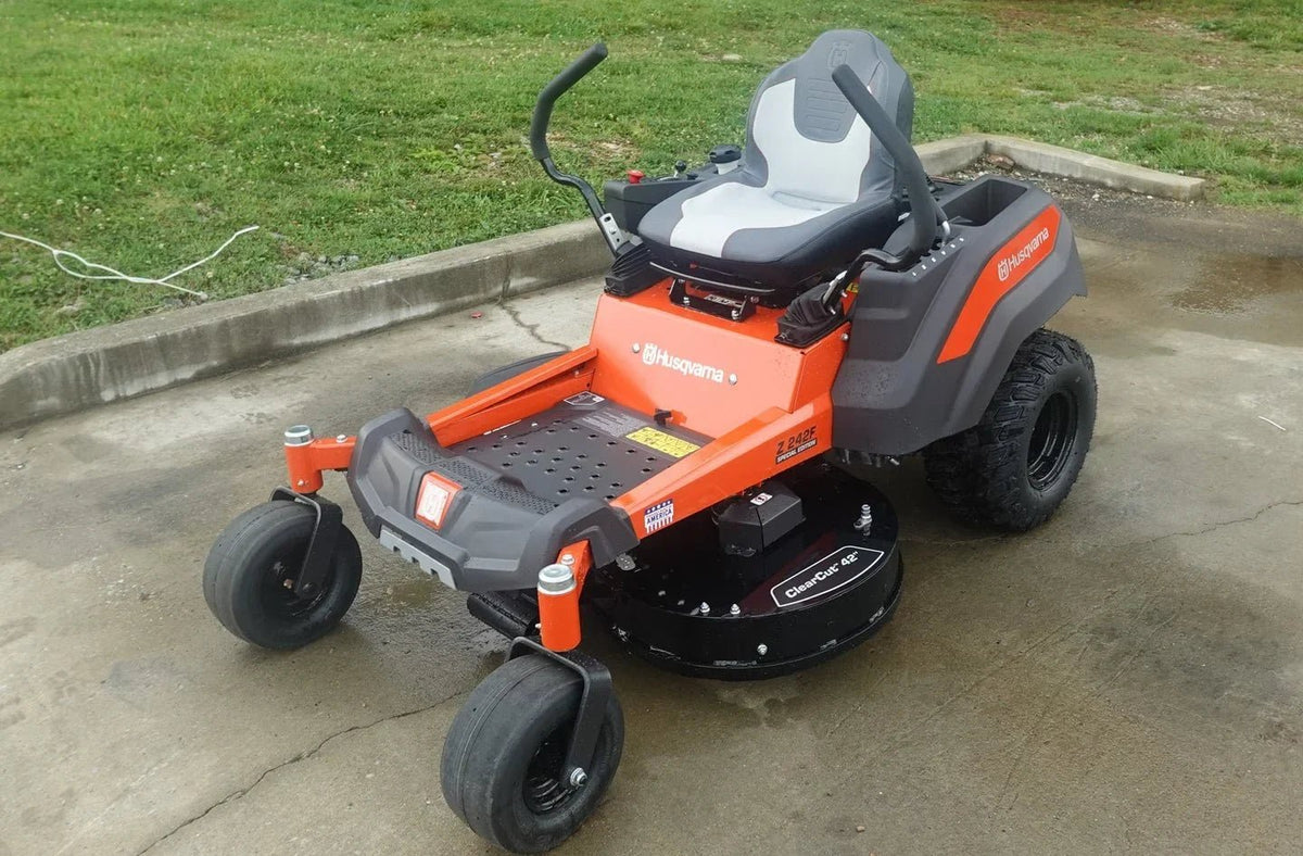 Husqvarna Z242F Special Editions 42″ Zero Turn Mowers 21.5HP KAW (Scratch and Dent) - Prioka