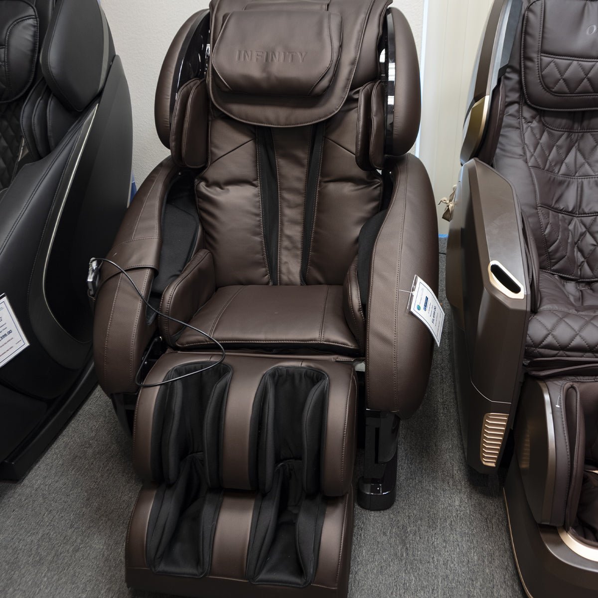 Infinity IT-8500 Plus Luxury Massage Chair – High-Performance S-Track Roller System with Zero-Gravity Positioning, Integrated Foot Rollers, and Lumbar Heat Therapy - Floor Model Closeout - Prioka