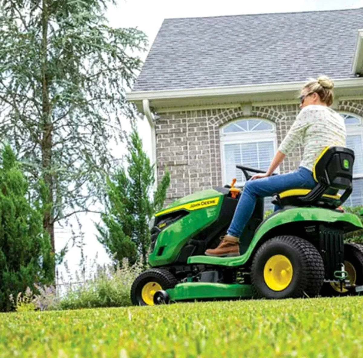 John Deere S120 42-Inch 22 HP V-Twin Gas Hydrostatic Riding Lawn Mower - Prioka