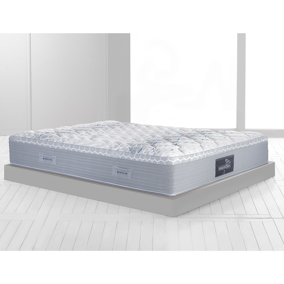 Magniflex MagniStretch Plus 13-Inch Luxury Mattress – Revolutionary Spinal Decompression Technology with Breathable Temperature-Regulating Cover and Medium-Support Italian Memory Foam - Floor Model - Prioka