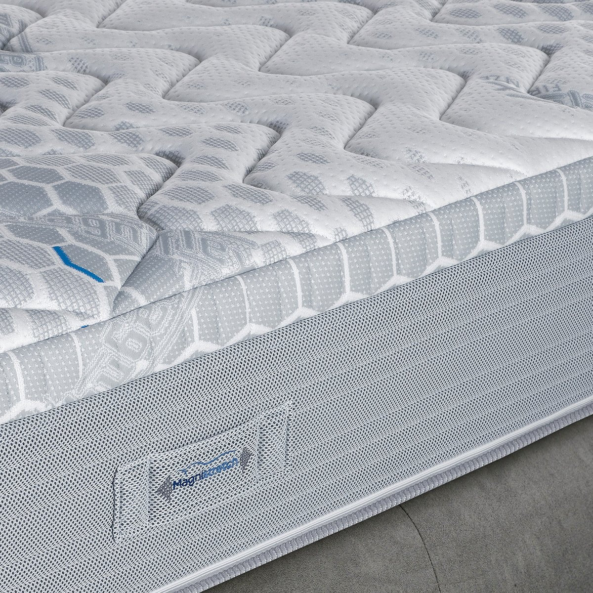 Magniflex MagniStretch Plus - Spinal Decompression Mattress - Prioka