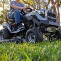 Murray MT100 42 in. 13.5 HP 500cc E1350 Series Briggs and Stratton Engine 6-Speed Manual Gas Riding Lawn Tractor Mowers. - Prioka