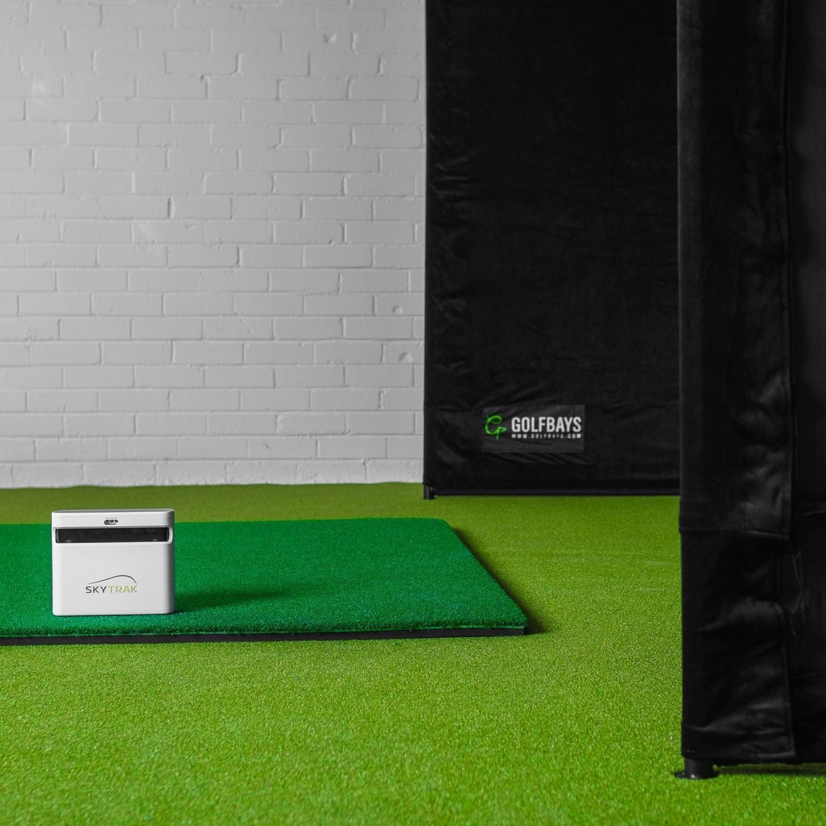 SkyTrak+ SimBox Home Golf Simulator Full Package - Prioka