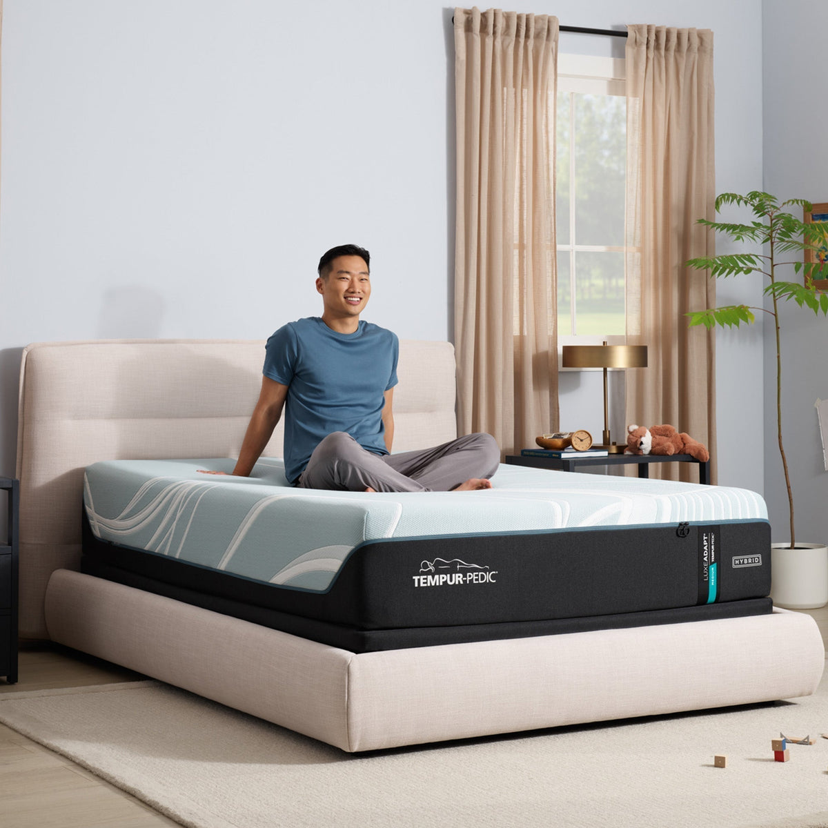 Tempur-Pedic LuxeAdapt Medium Hybrid 13" Mattress - Prioka