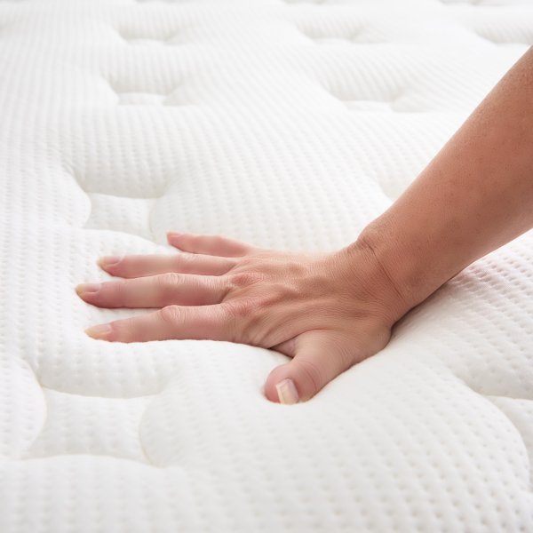 Weekender 11" Euro Top Hybrid Mattress - Prioka
