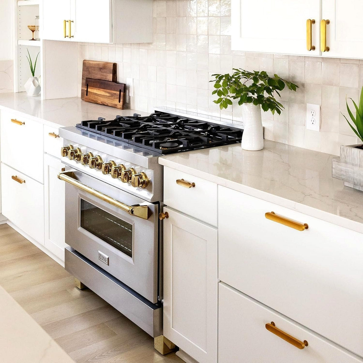 ZLINE Autograph Edition 36 Inch 4.6 Cu. Ft. Dual Fuel Range with Gold Accents, RAZ-36-G - Prioka